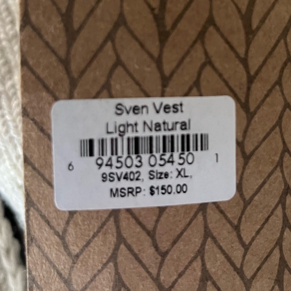 Lost Horizons Wool lined Sweater vest - Picture 9 of 10